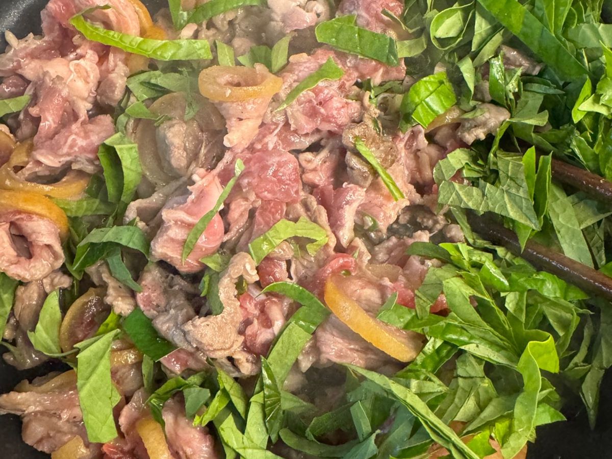 Thịt bê xào lá lốt