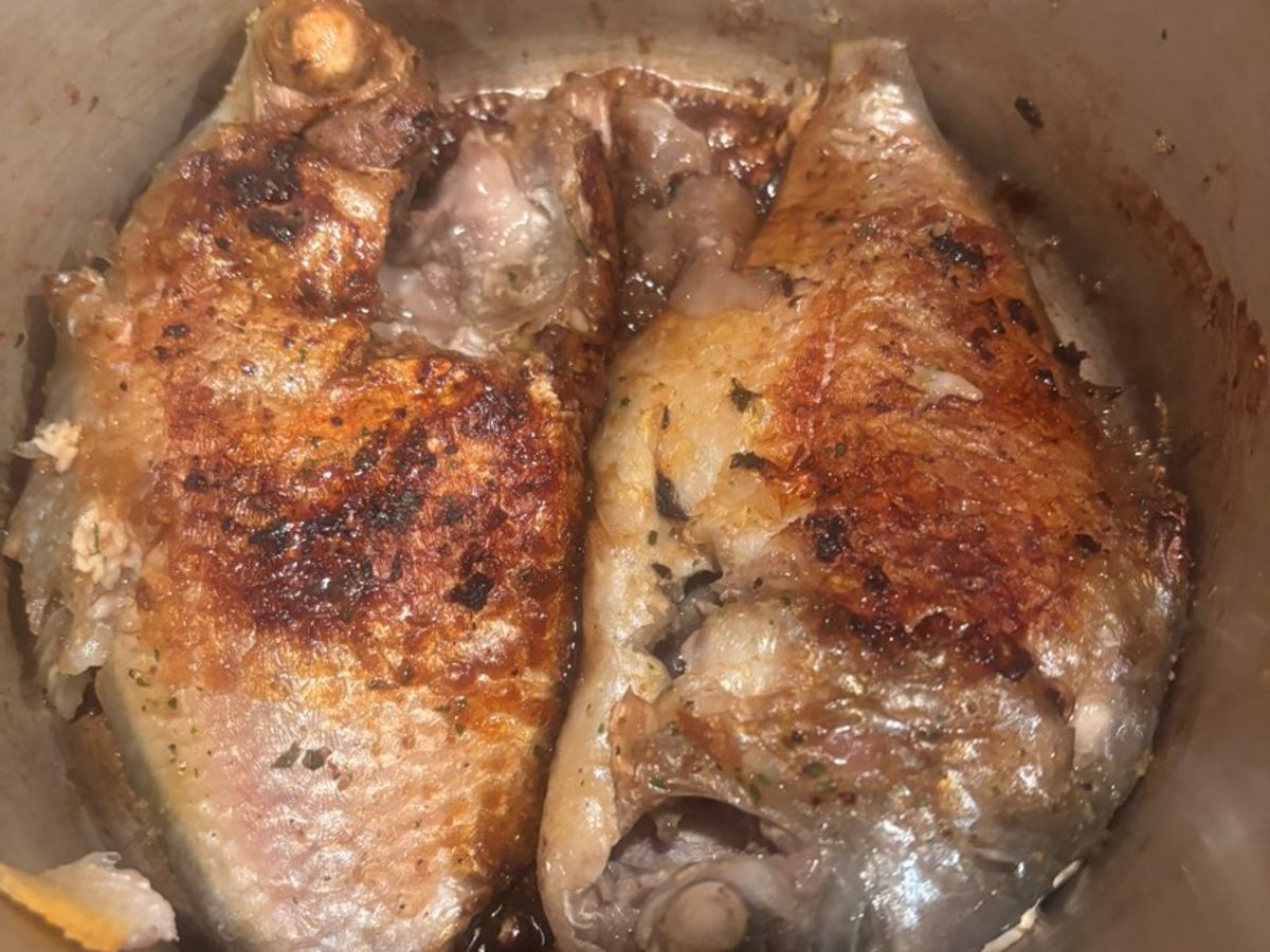 Cá he kho rục