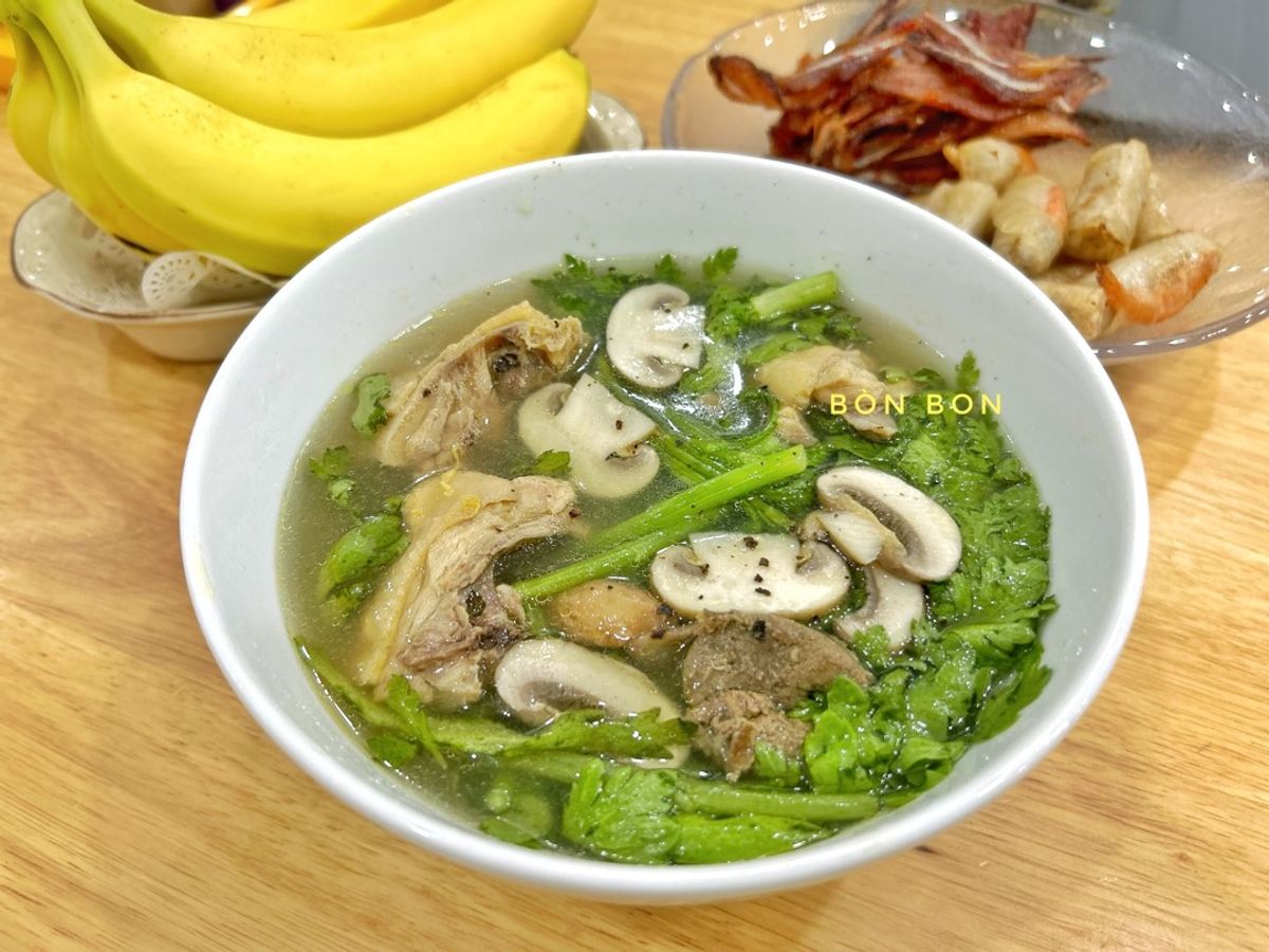 Canh Gà Nấu Tần Ô Nấm Mỡ