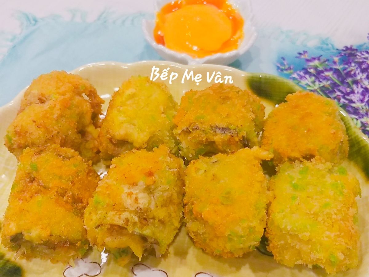 Cà tím cuộn thịt heo xay và giò sống chiên xù