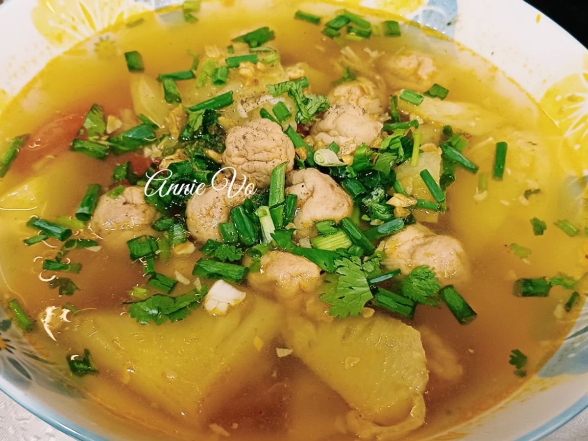 Canh cá viên nấu chua
