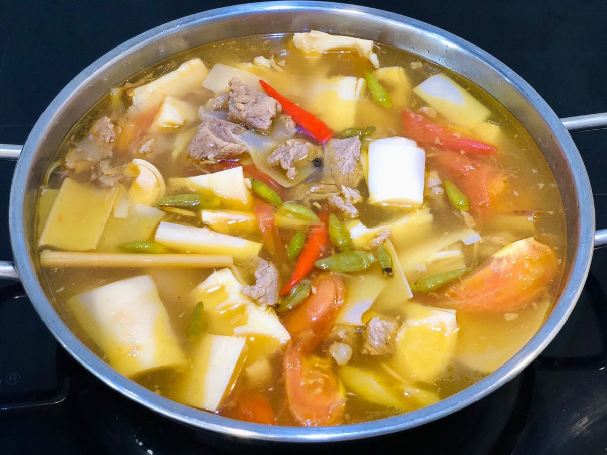 Lẩu gân bò măng cay