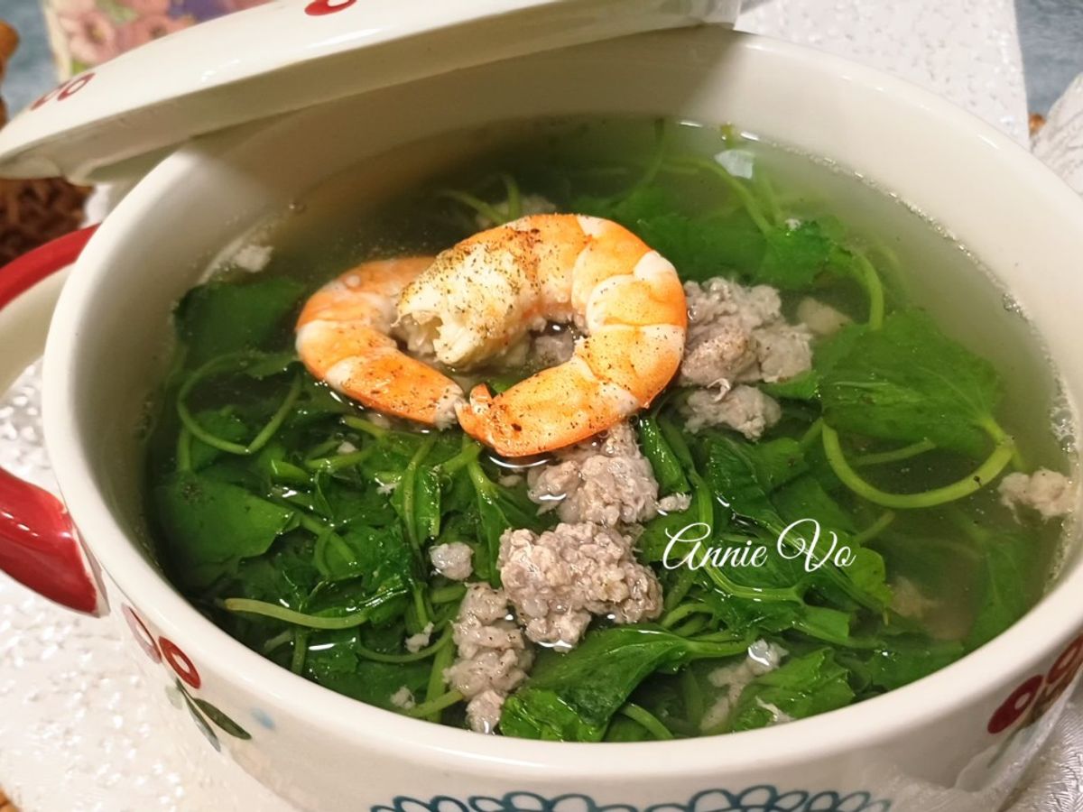 Canh rau má nấu tôm thịt
