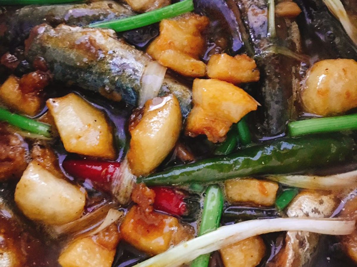 Cá nục kho tóp mỡ