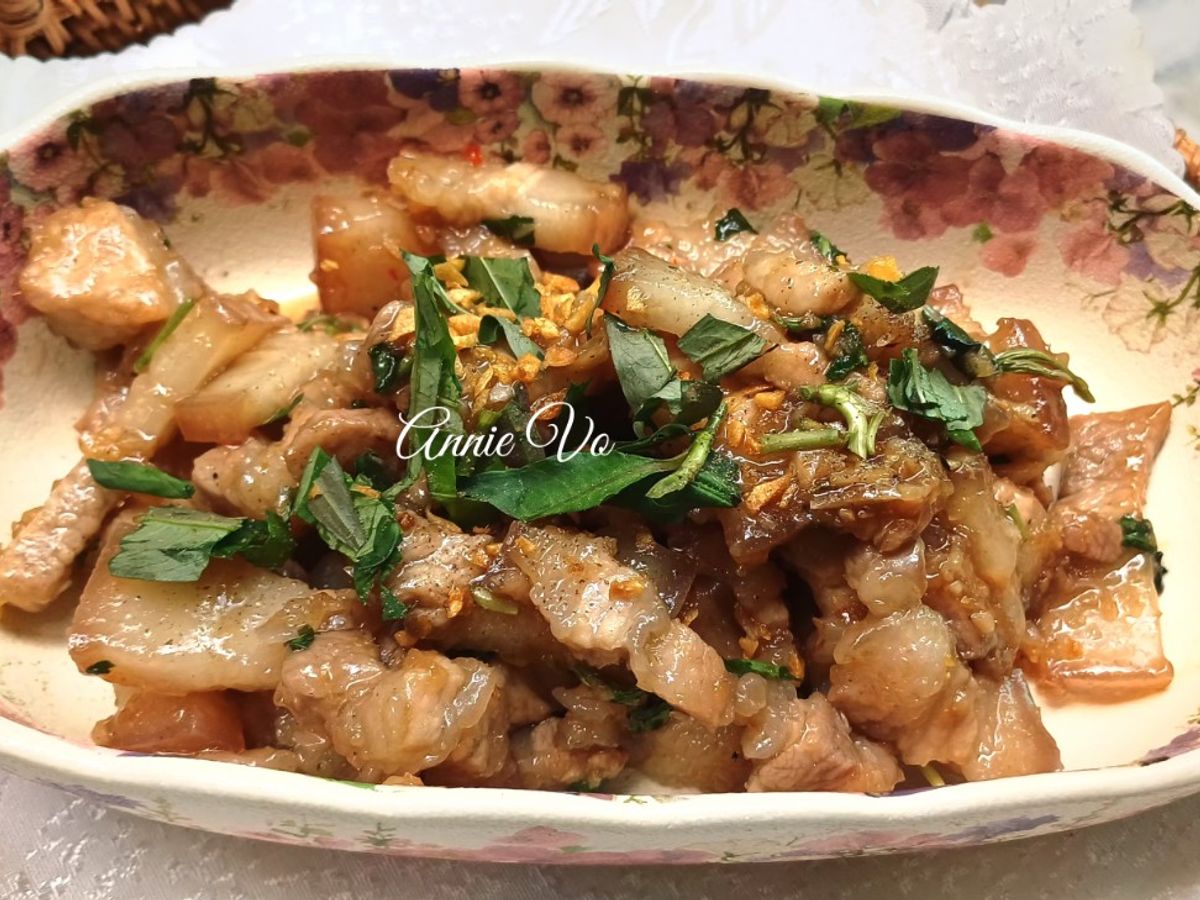 Thịt rang rau răm