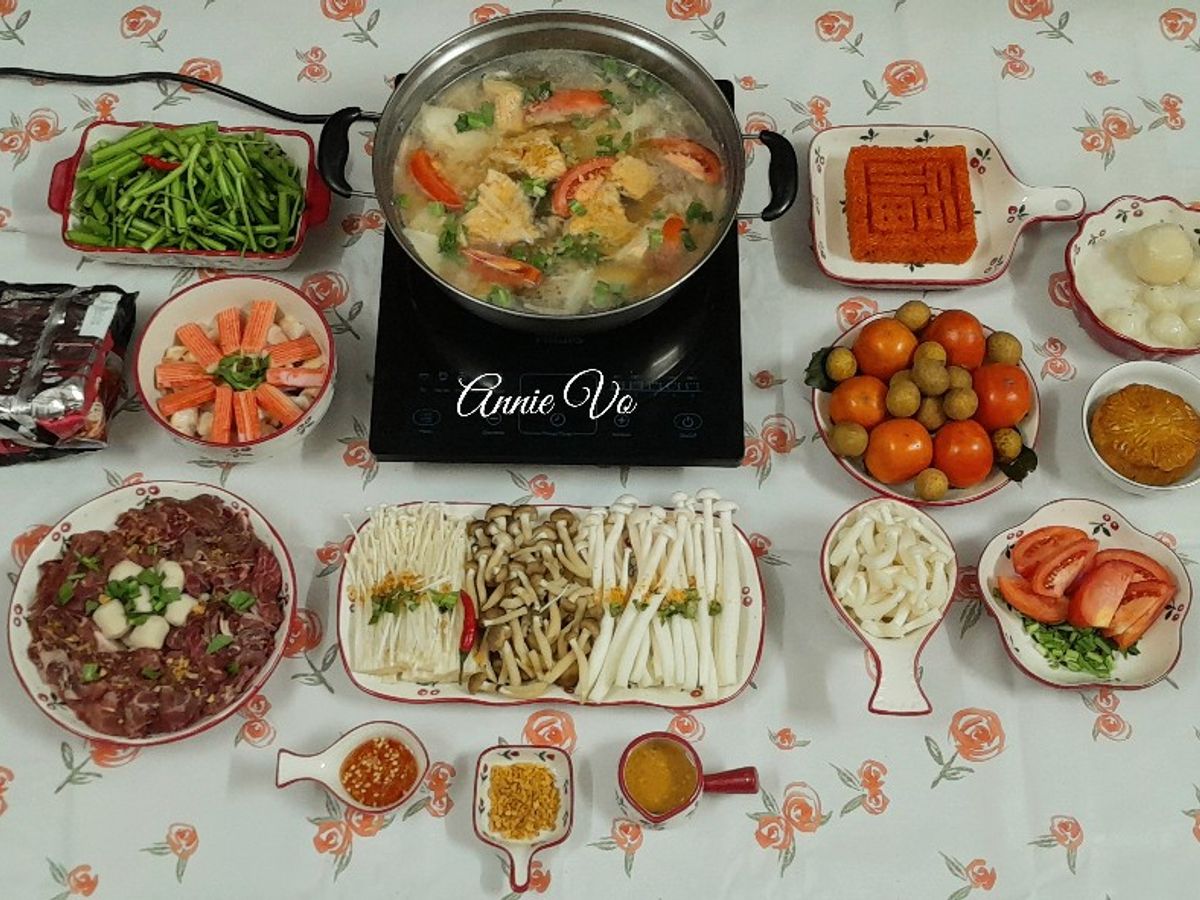 Lẩu đầu cá hồi nấu măng chua