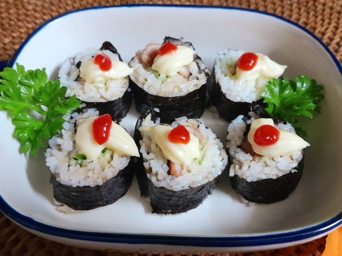 Cơm cuộn thịt vai nướng