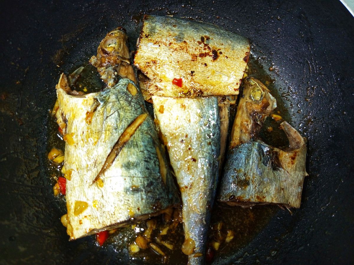 Cá bè trang sốt mắm tỏi ớt