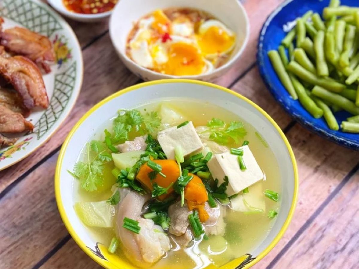 Canh Giò Heo Nấu Thập Cẩm
