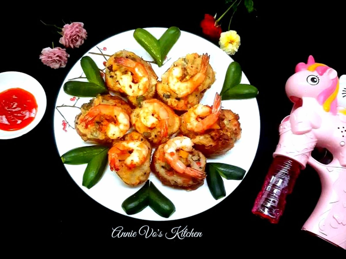 Bánh mì chiên tôm và rau củ