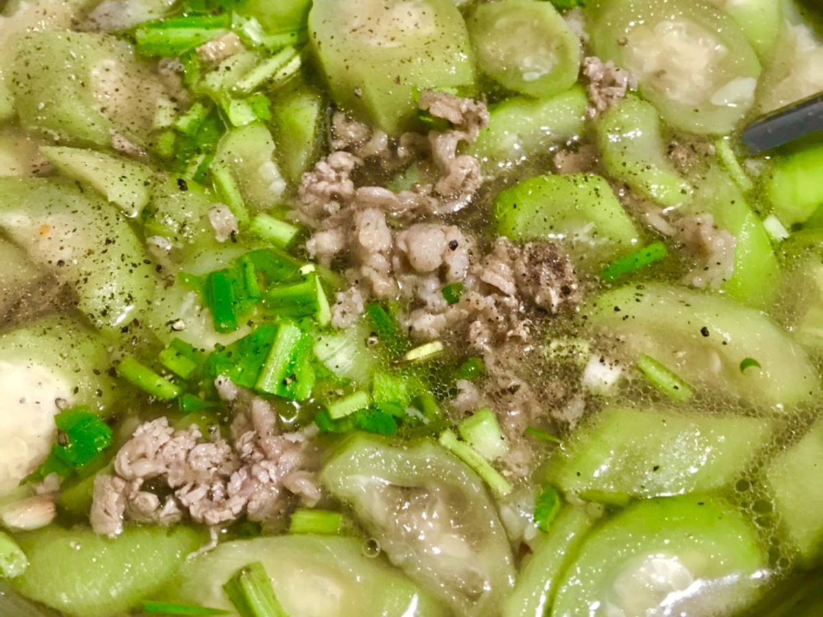 Canh mướp nấu thịt bằm
