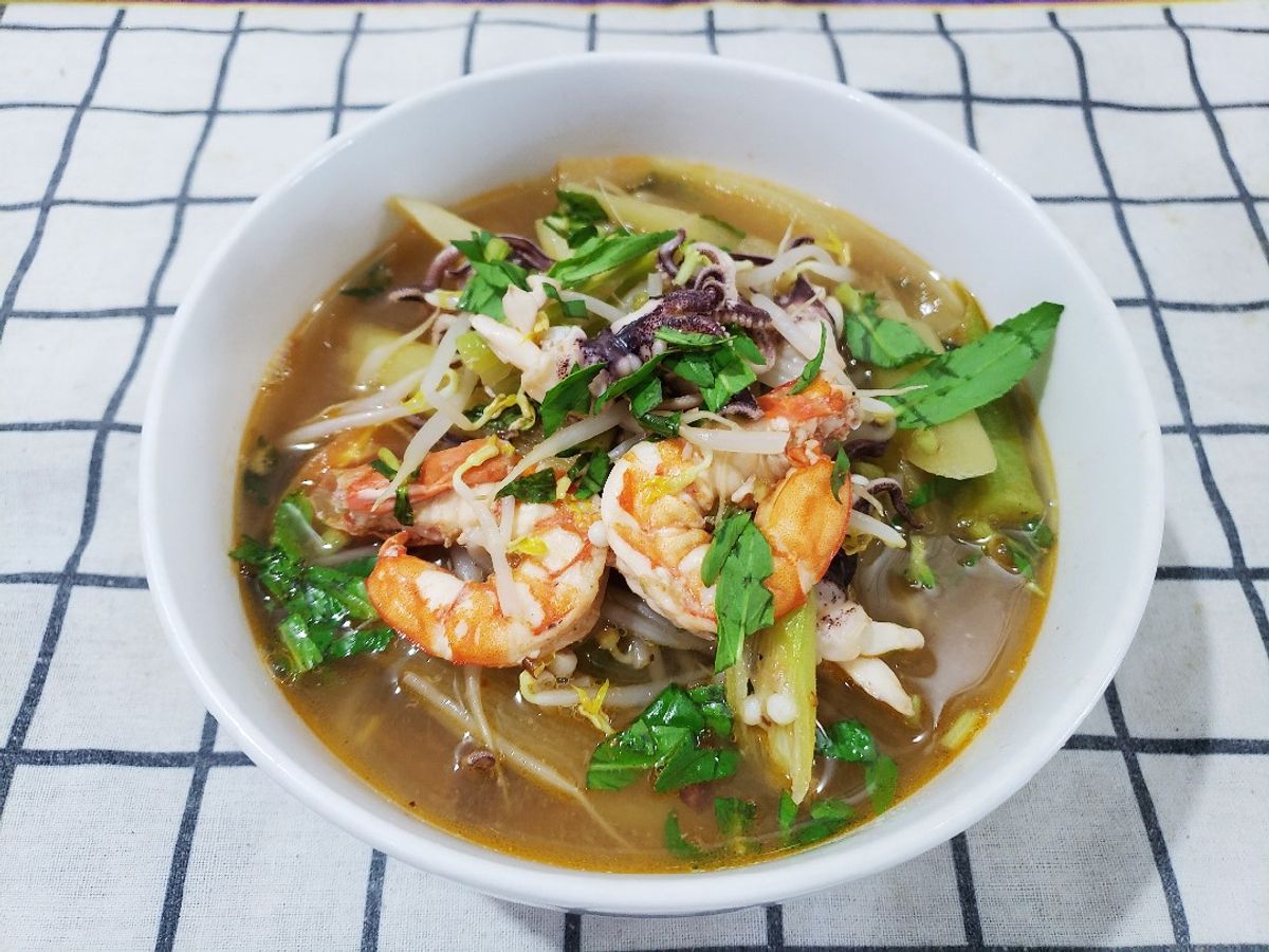 Canh chua tôm, đầu mực