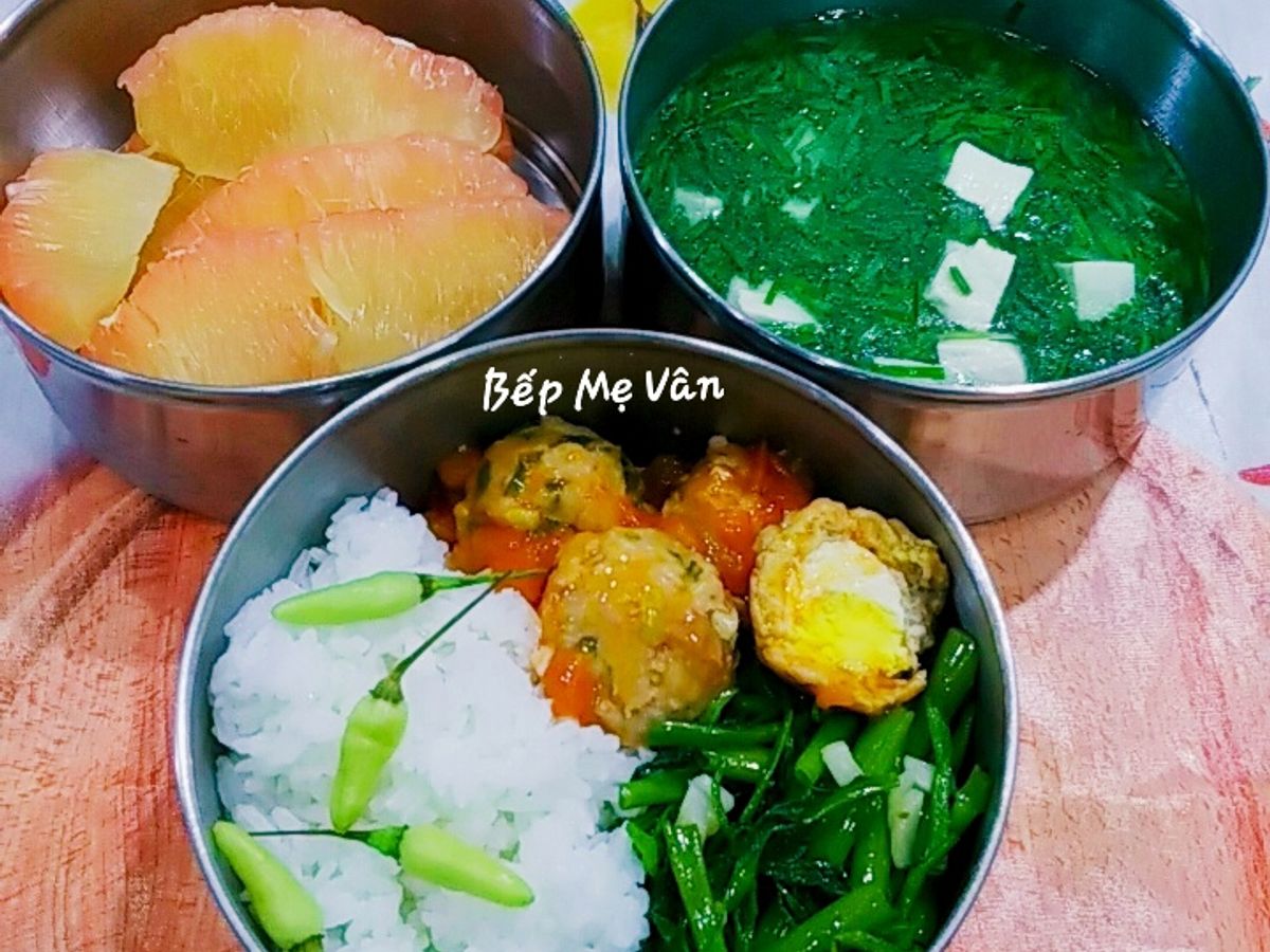 Hộp Cơm Vui Vẻ 2(Rau muống xào tỏi,thịt viên sốt...)
