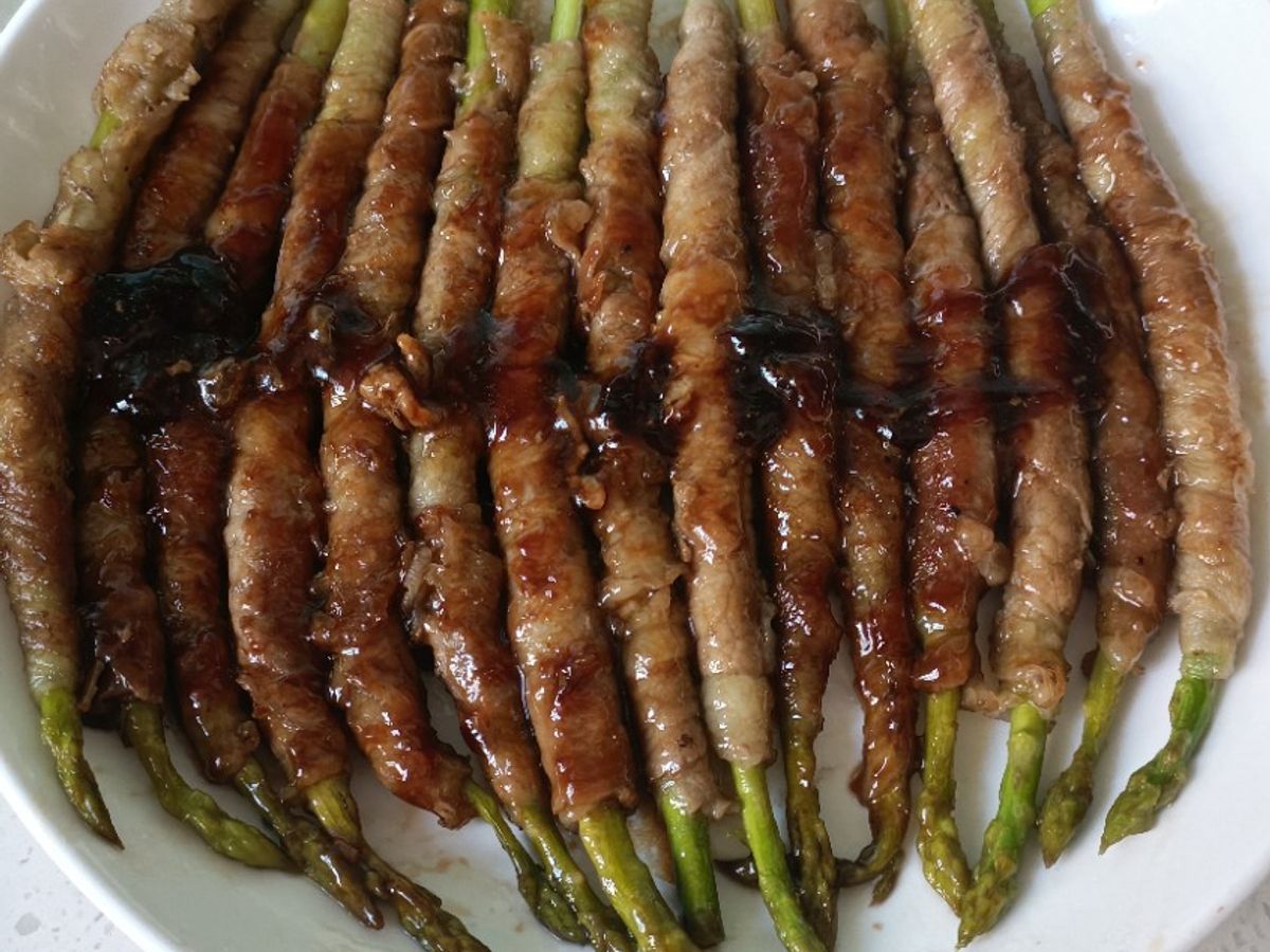 Măng tây cuốn thịt