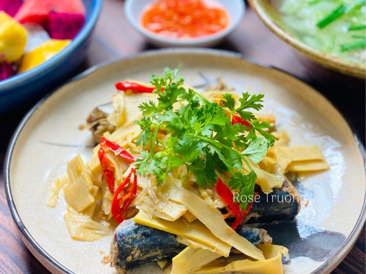 Cá Nục Kho Măng