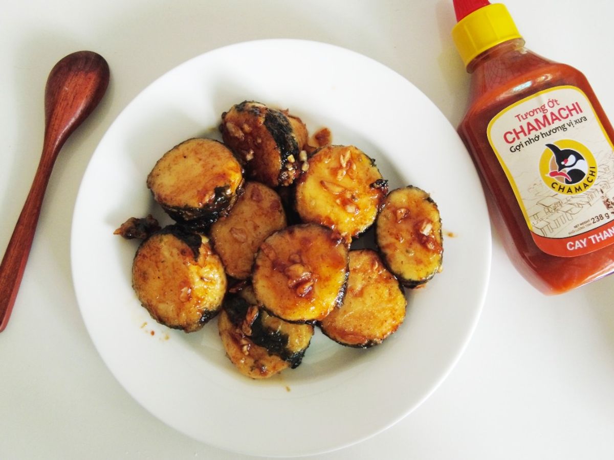 Đậu hũ trứng cuộn lá kim sốt cay