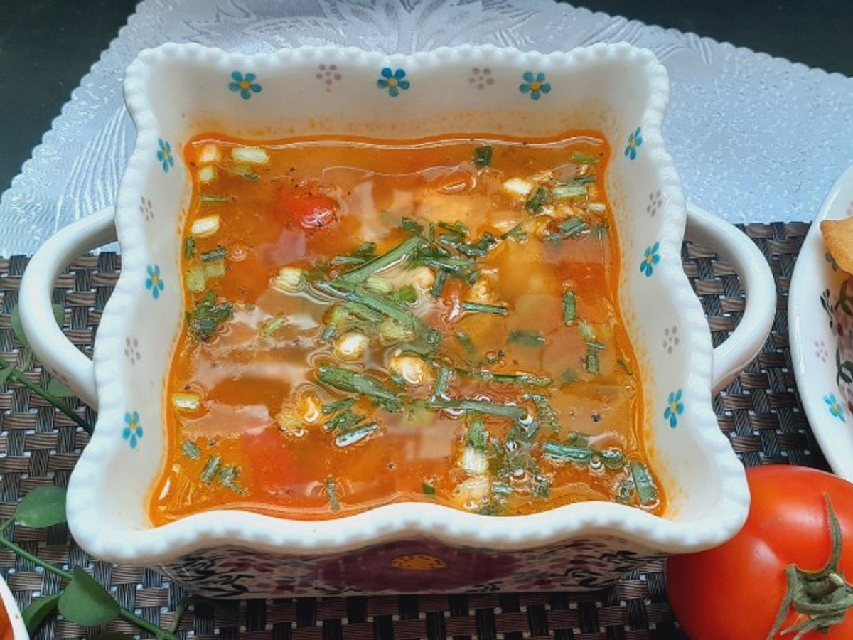 Canh cà chua nấu tôm thịt
