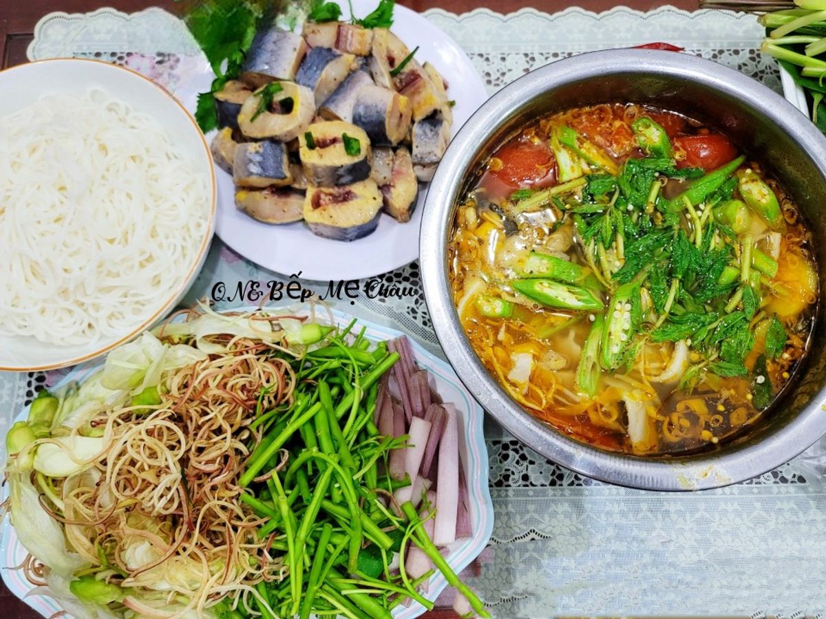 Lẩu cá tầm măng chua