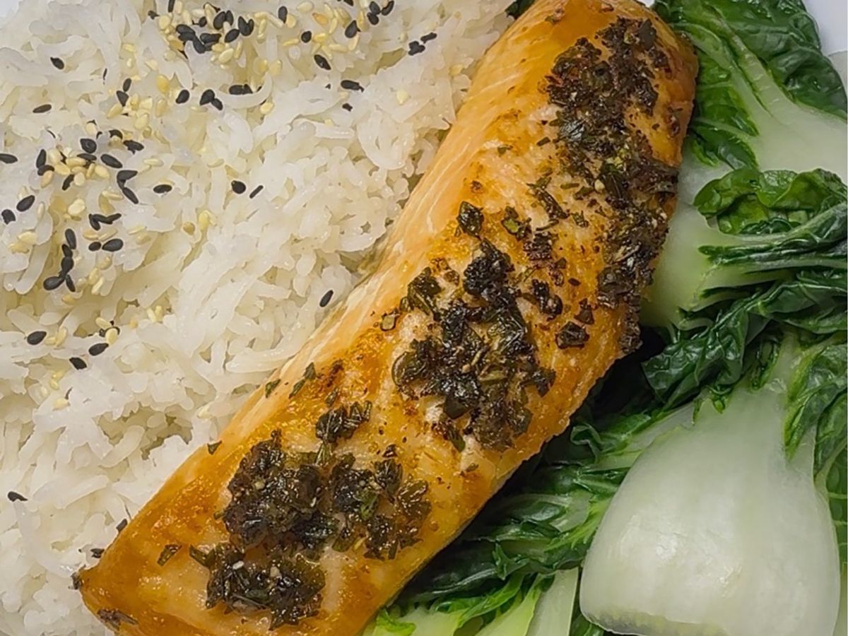 Cá hồi nướng rosemary và thyme
