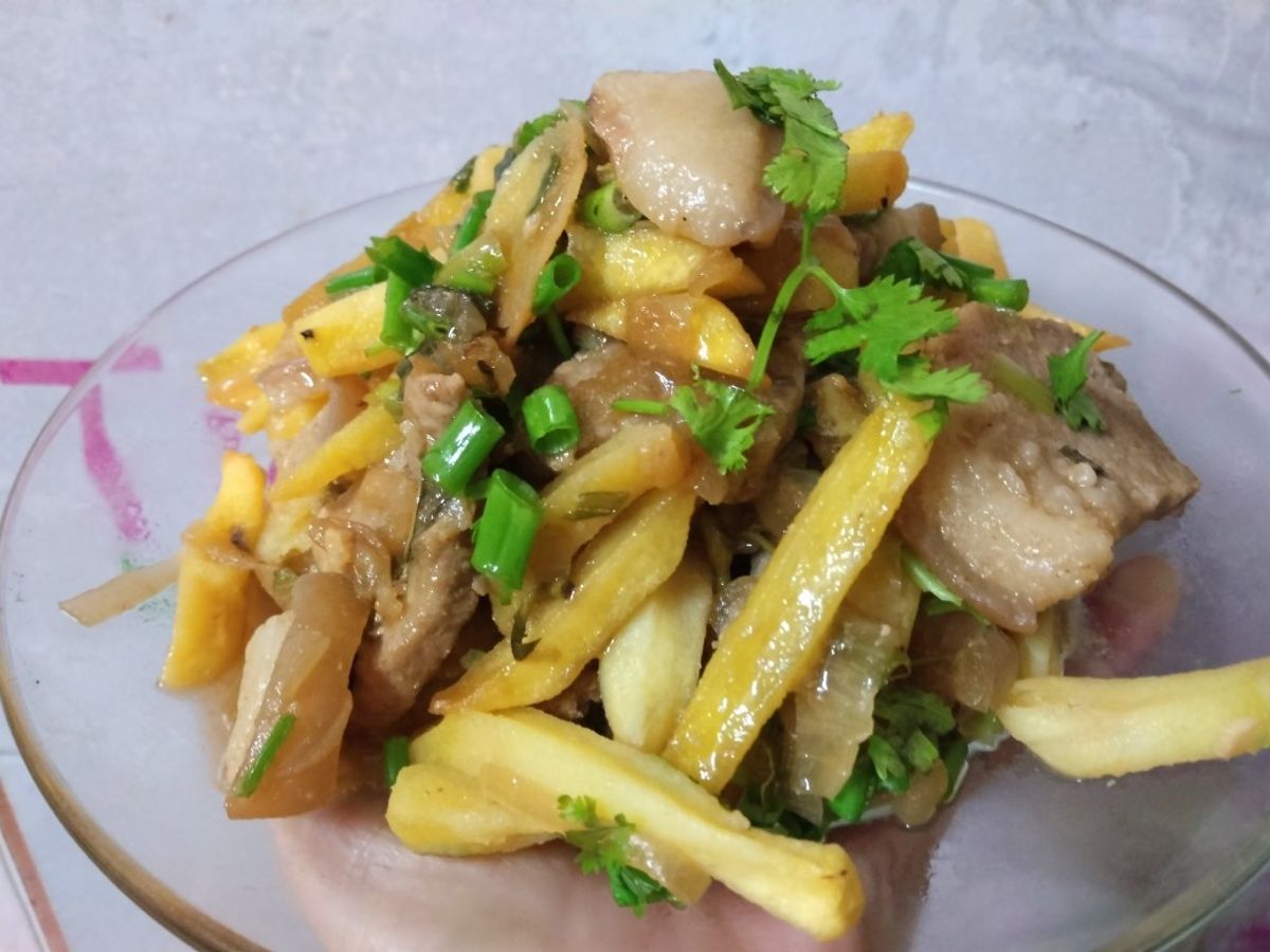 Khoai xào thịt