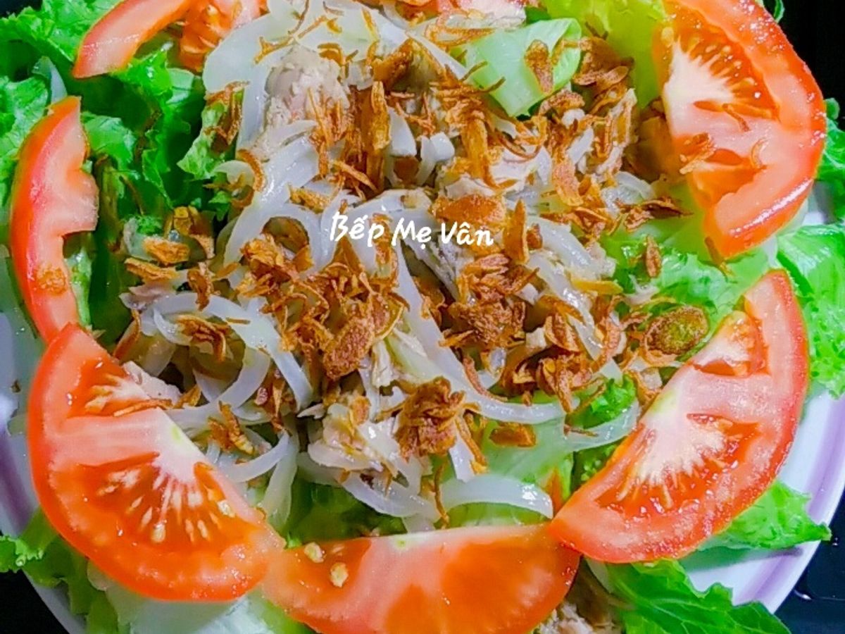 Salad cá ngừ ngâm dầu