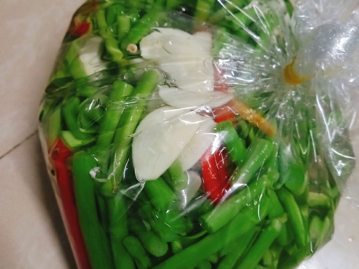 Dưa chua rau nhút