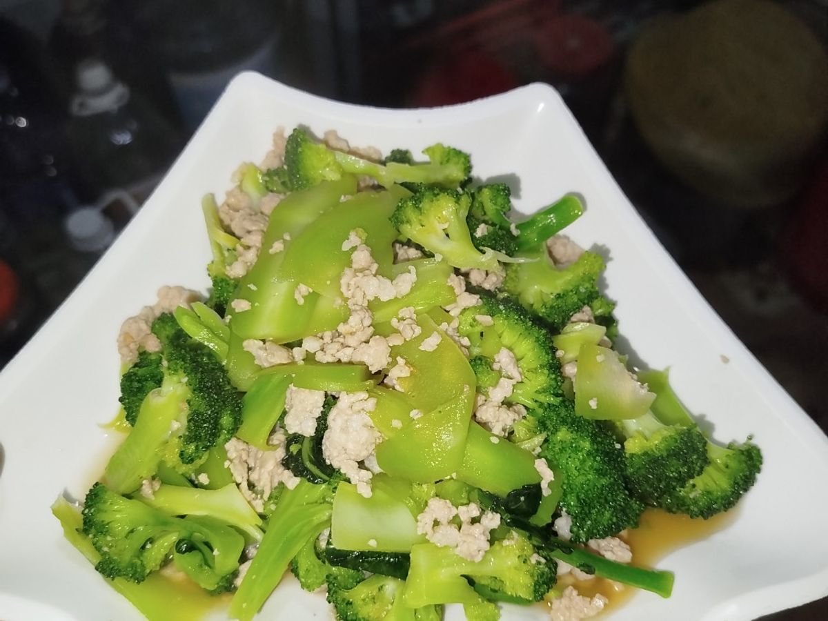 Súp lơ xanh xào thịt băm