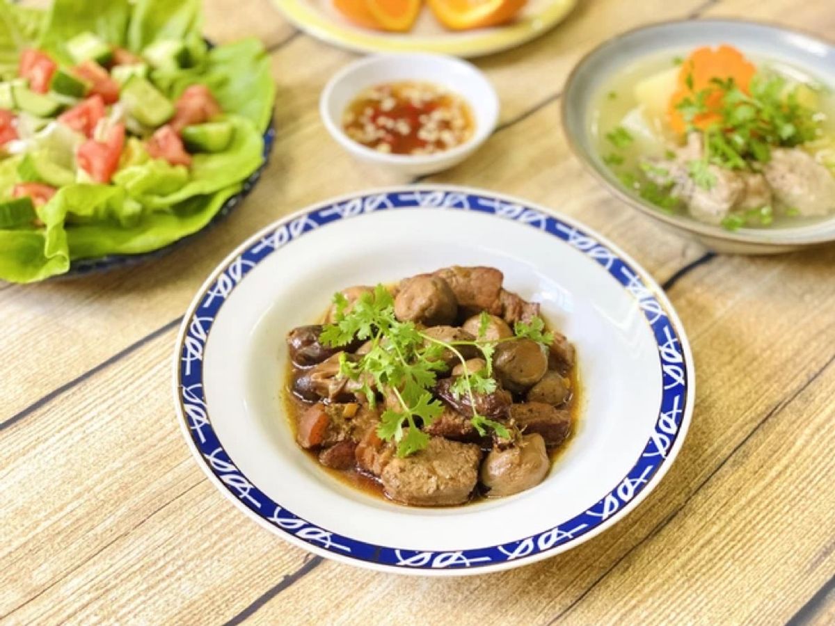 Thịt Kho Nấm Rơm