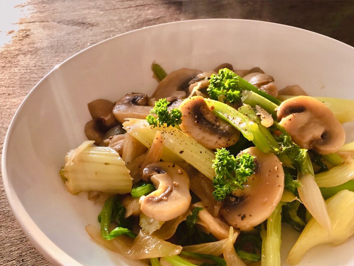 🌱 Nấm Mỡ Xào Cần Tây (Vegan)
