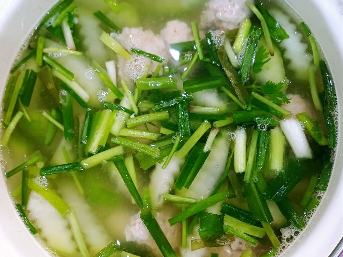 Canh bí xanh nấu mọc tôm thịt