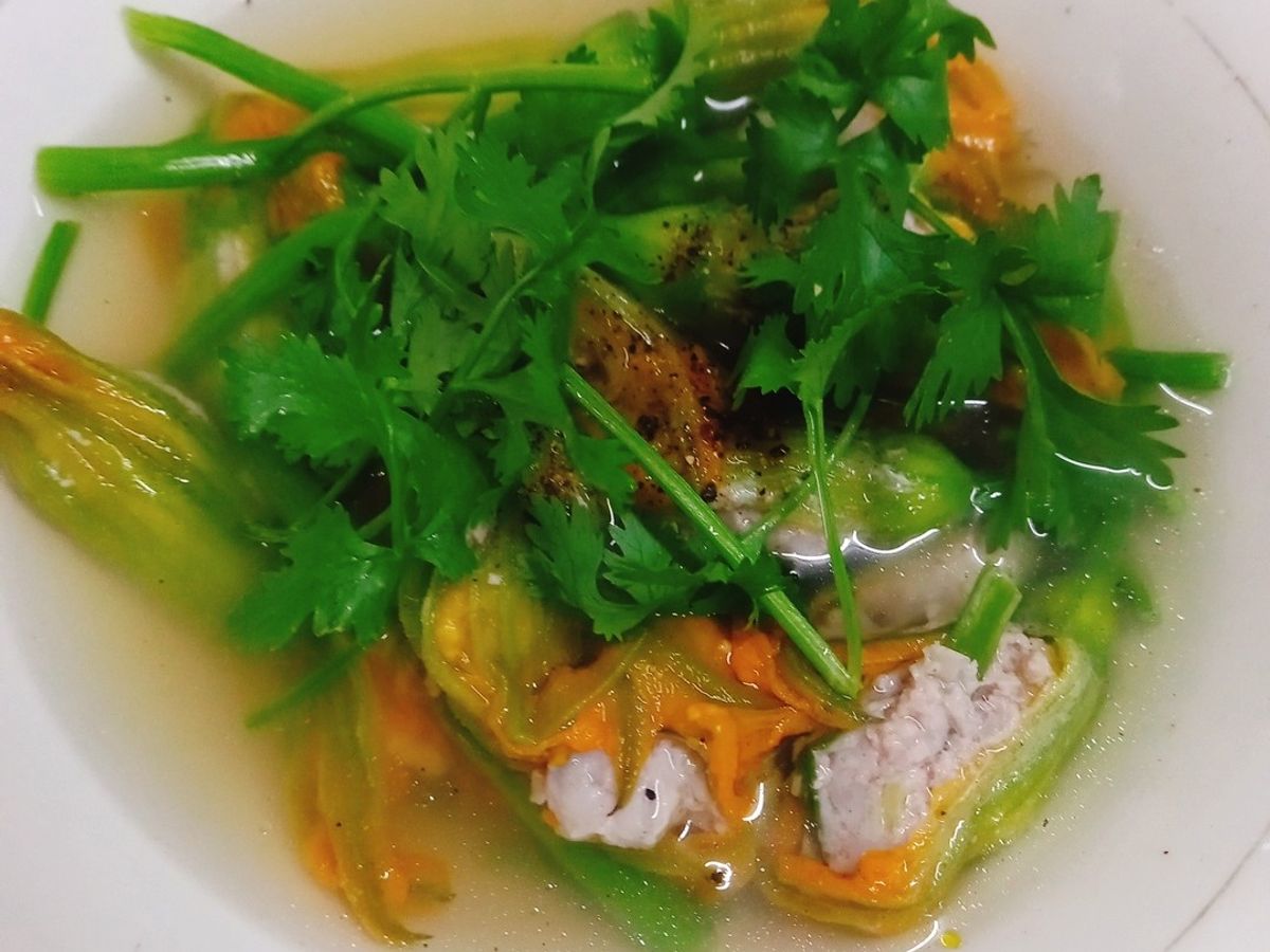 Bông bí nhồi thịt nấu canh