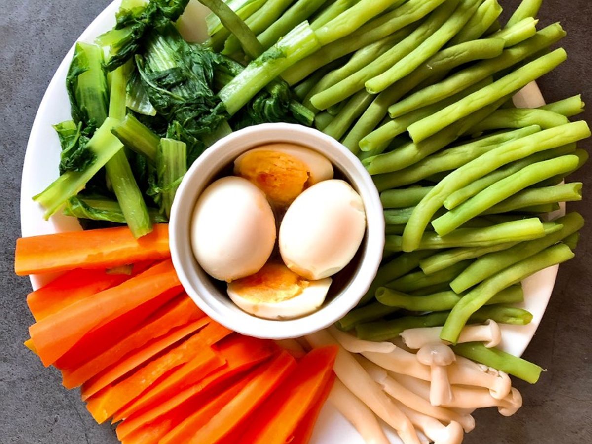 Rau Củ Luộc Chấm Nước Mắm Dằm Trứng Lòng Đào