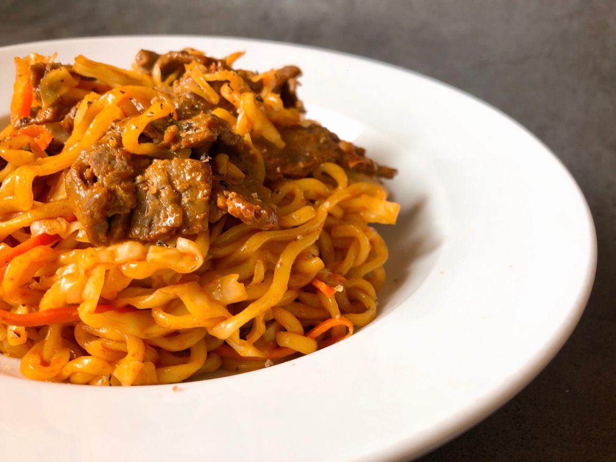Mì Bò Xào Cay Cùng Bắp CẢi Và Cà Rốt