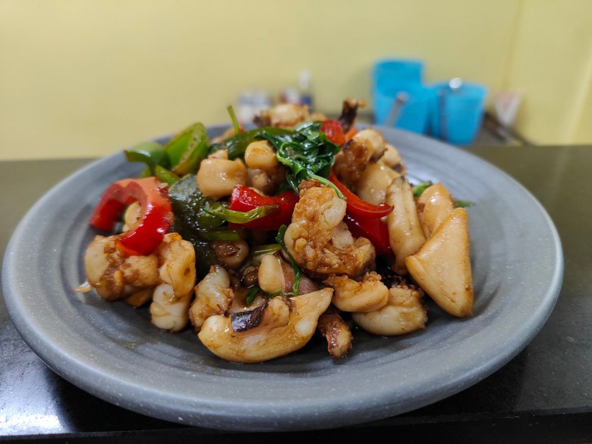 Râu mực xào lá quế