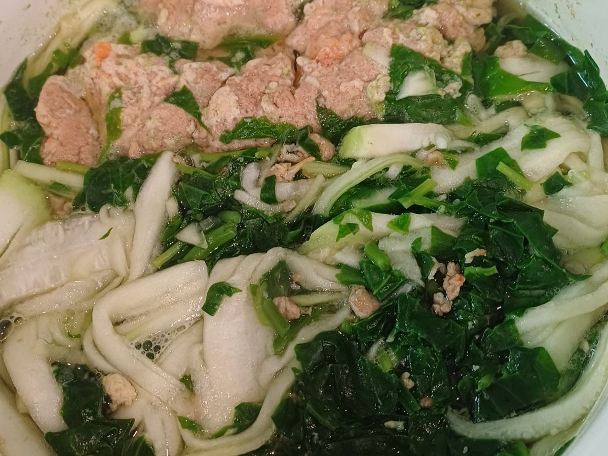 Canh bầu, mồng tơi nấu tôm