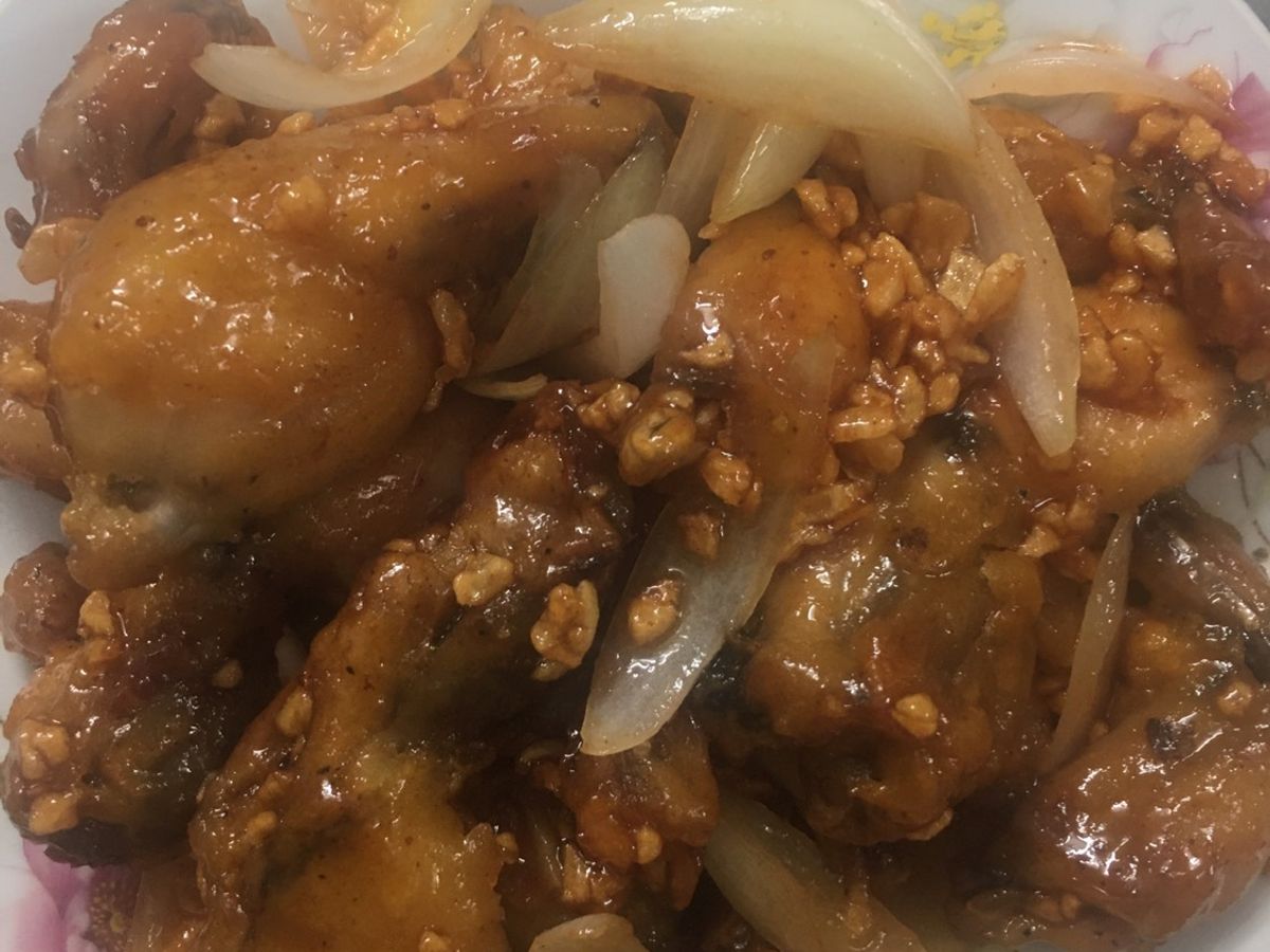 Ếch xào bơ tỏi hành tây