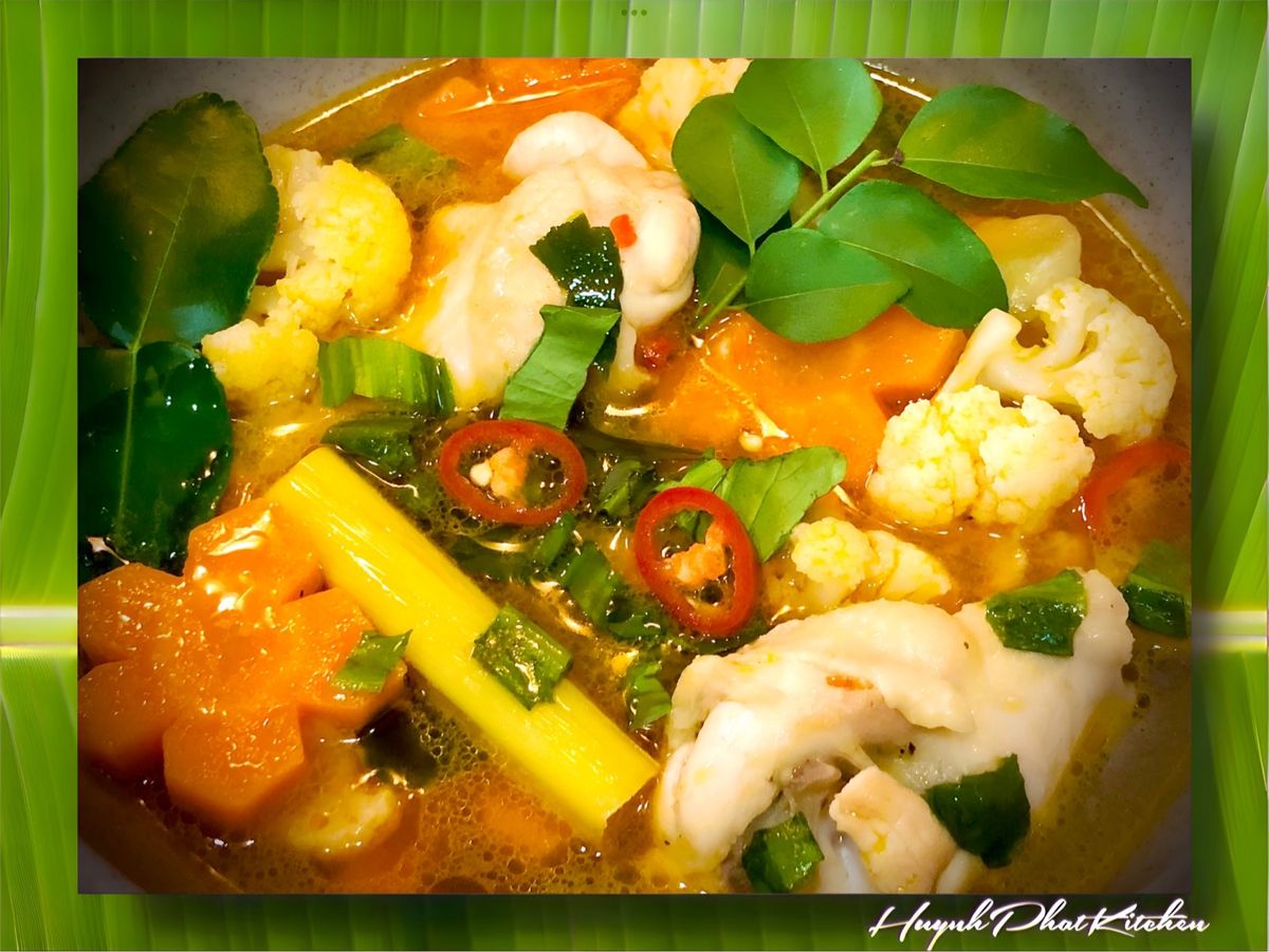 Canh Chua Gà Rau Củ Malaysia