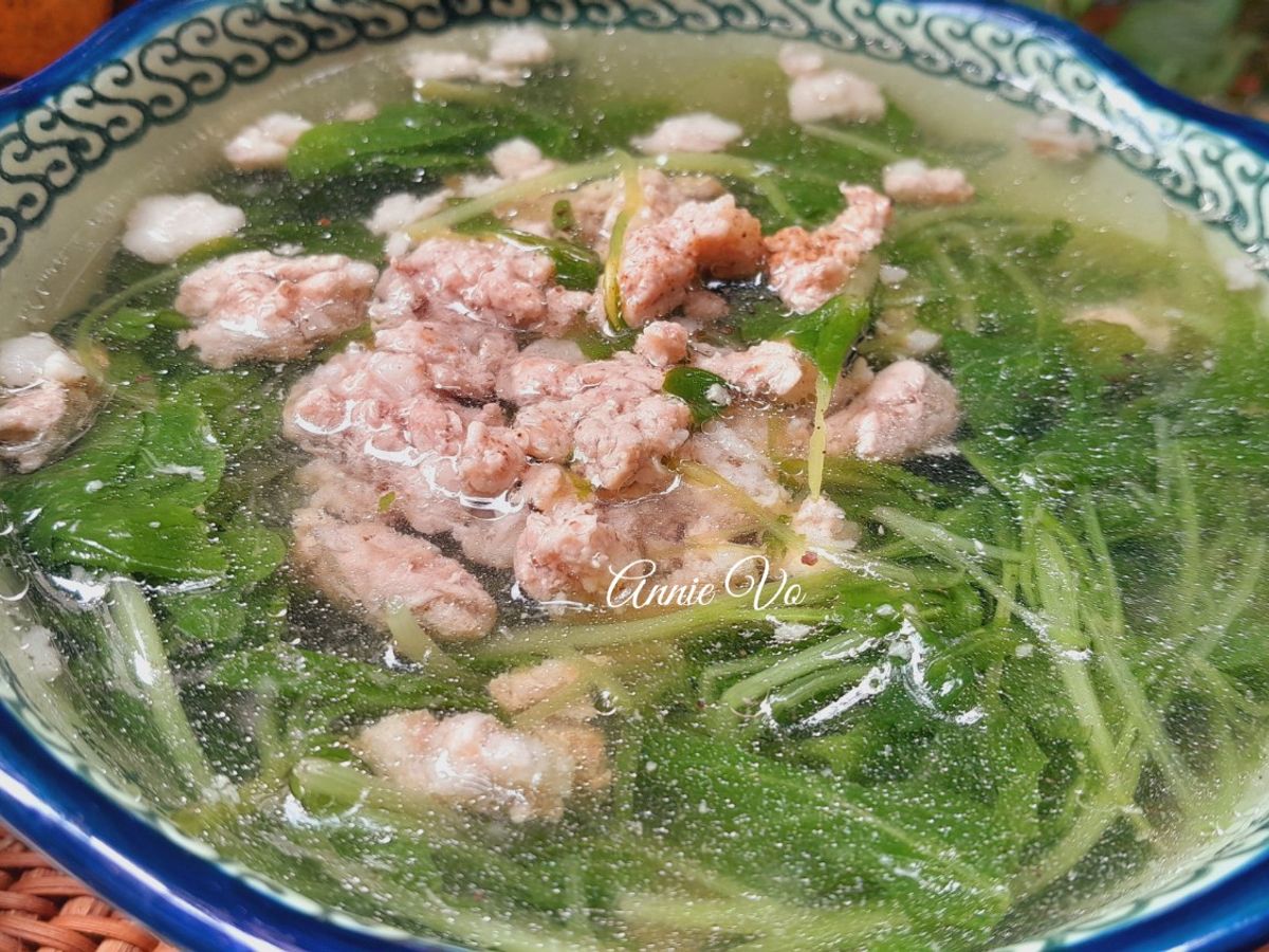 Canh cải con nấu thịt vai xay