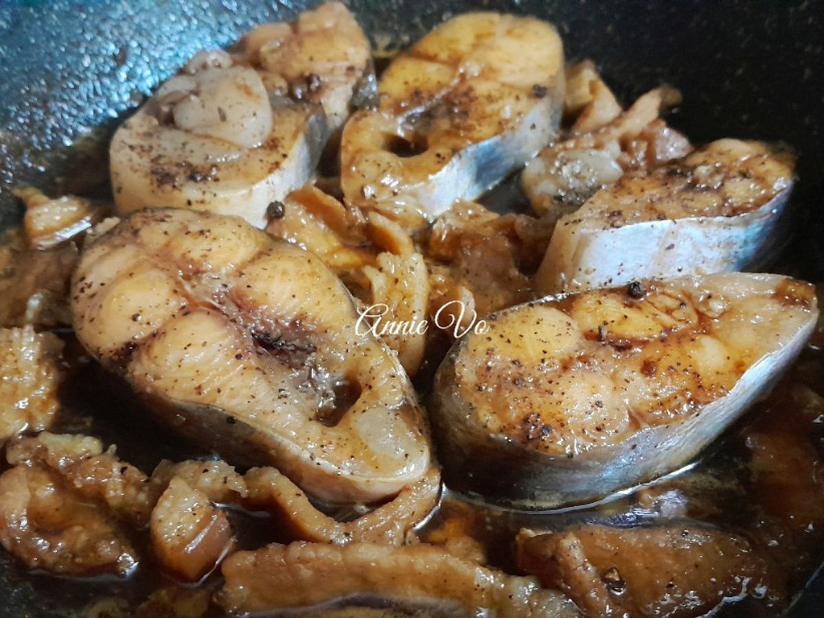Cá hú kho thịt vai heo
