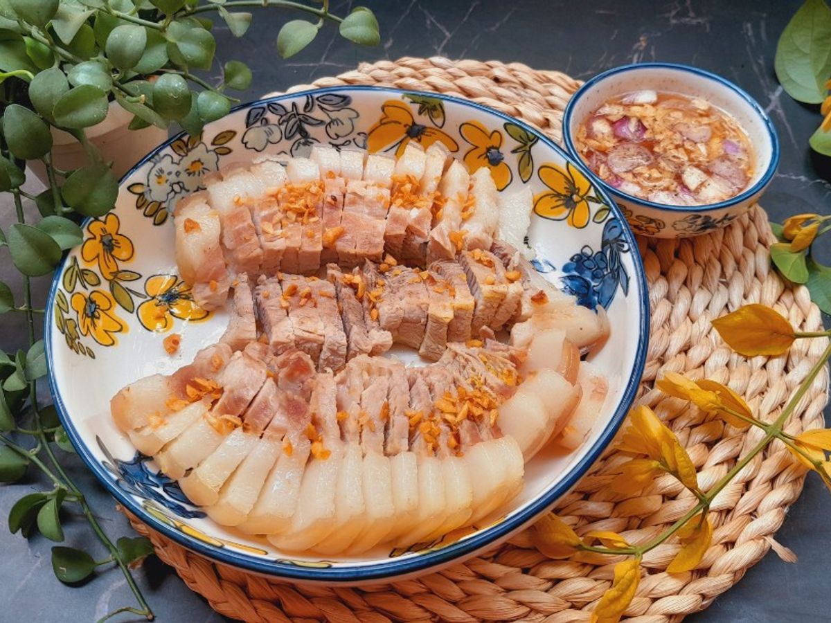 Thịt luộc chấm nước mắm hành