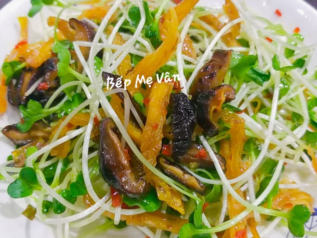 Món Chay Cải Mầm Trộn Nấm Hương Và Tàu Hủ Ky