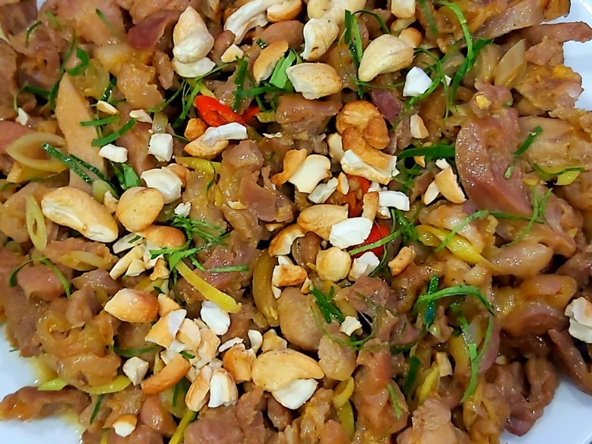 Thịt đùi gà xào lăn