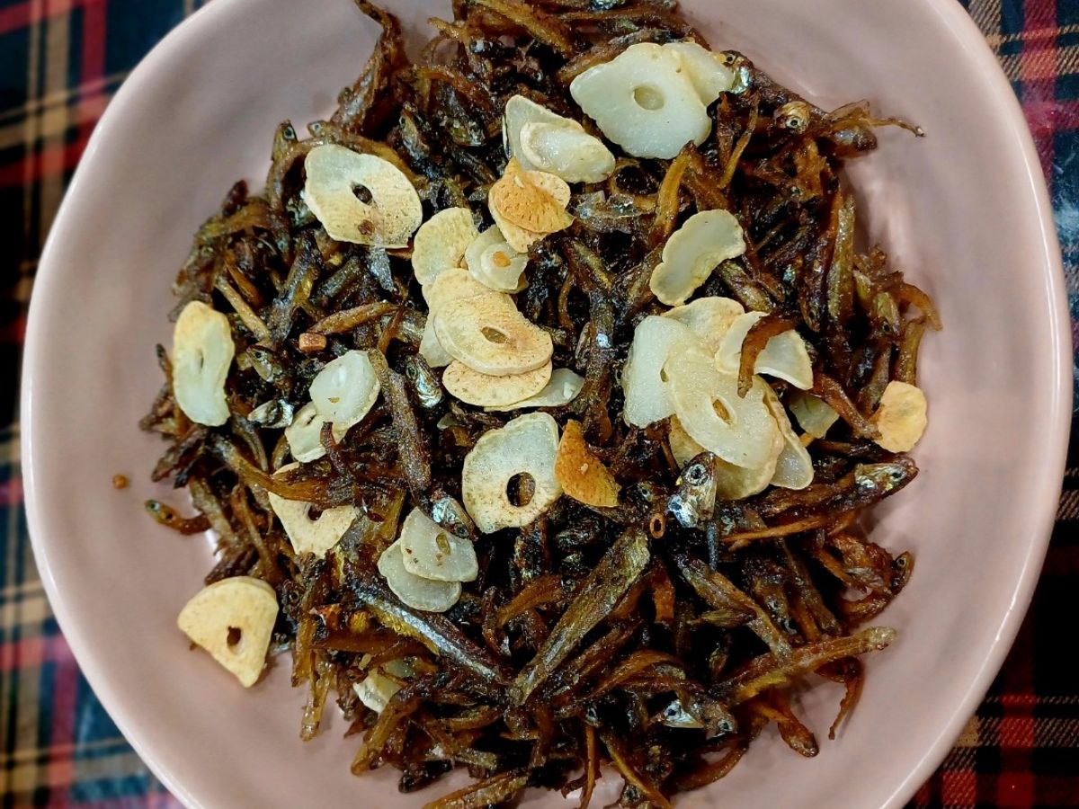 Cá cơm (duội) rim mắm tỏi