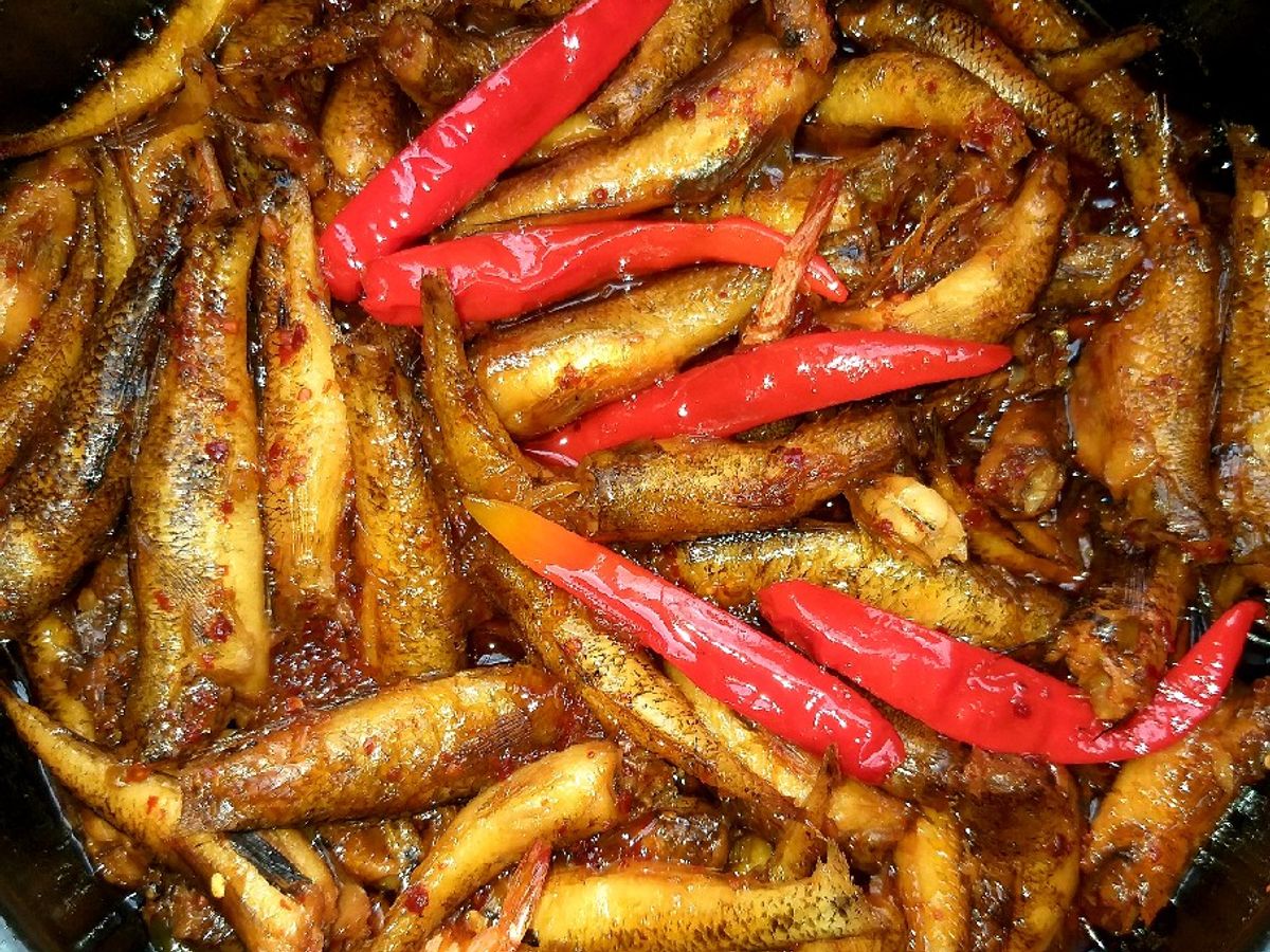 Cá bống cát kho keo bao hao cơm