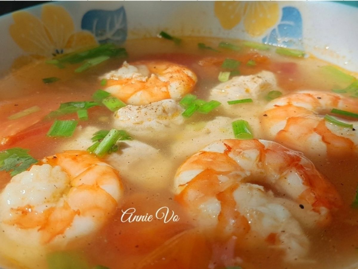 Canh cà chua cá thác lác tôm nõn