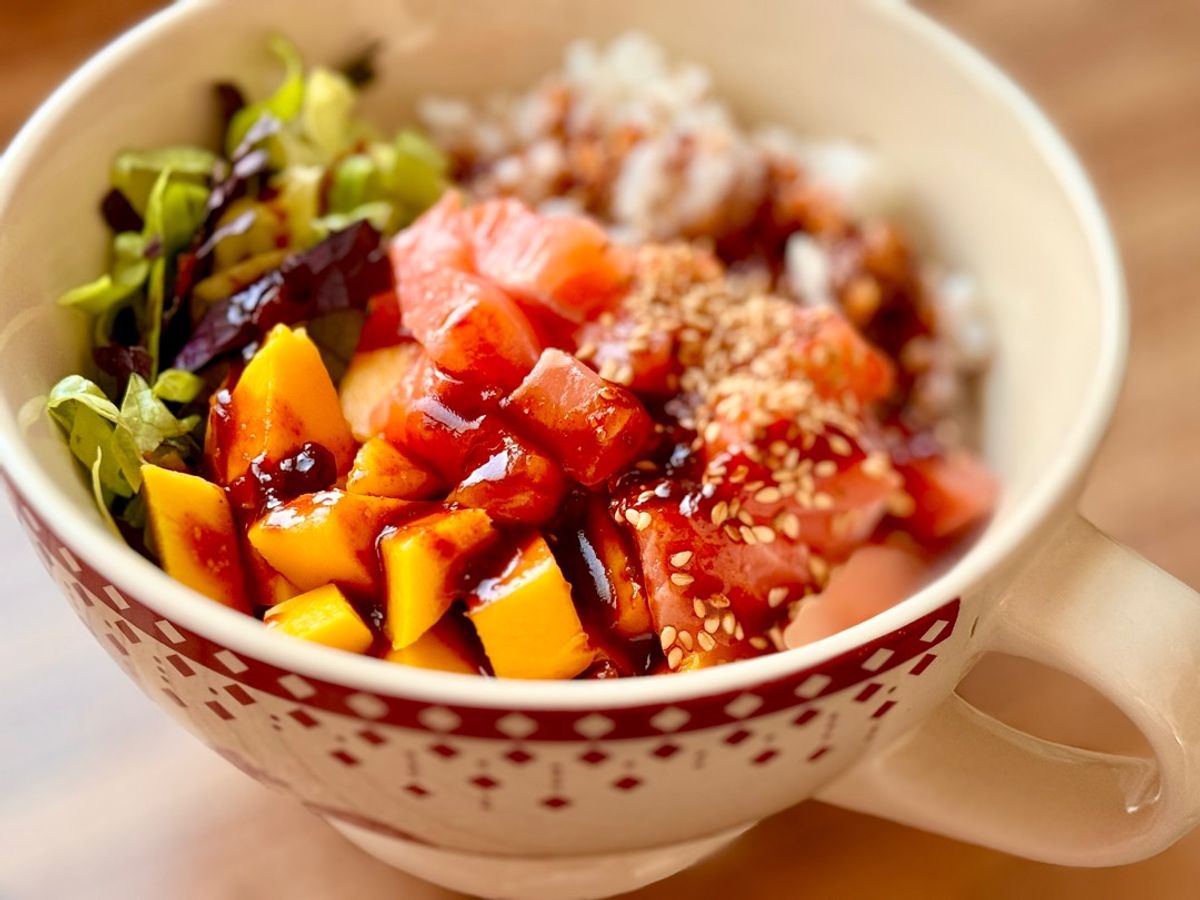 Poke Bowl Cá Hồi & Xoài Sốt Tương Gochujang