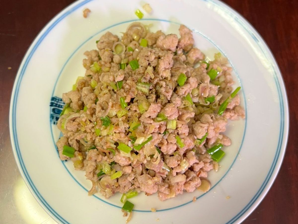 Thịt băm xào sả phiên bản tối giản