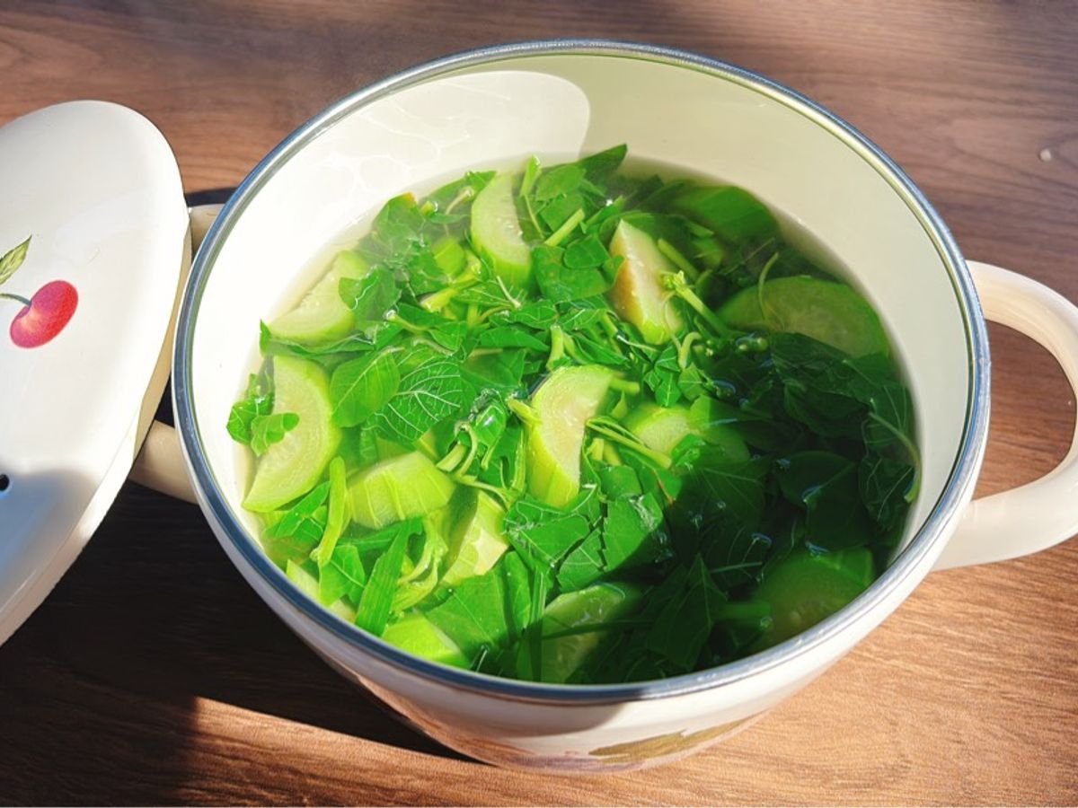 Canh rau tập tàng giải nhiệt mùa hè