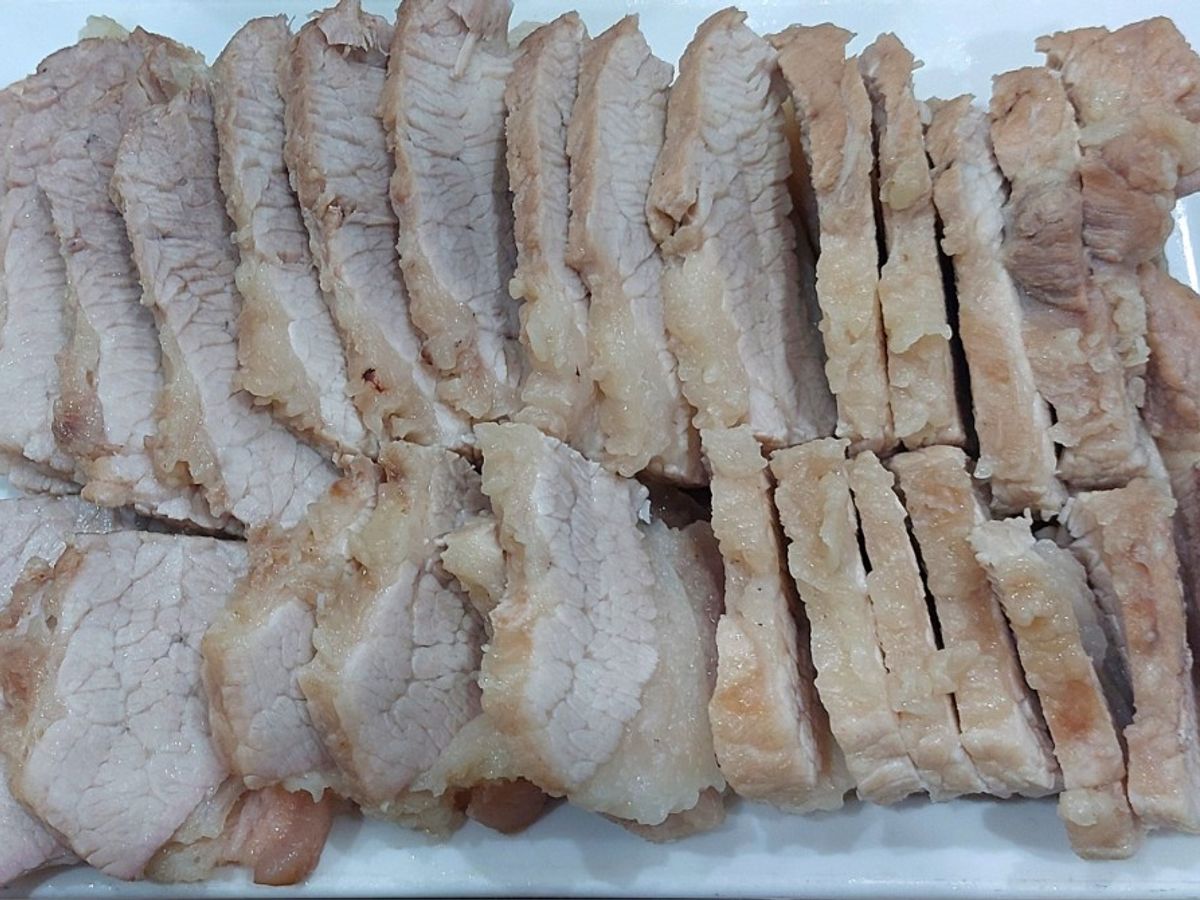 Thịt nách heo luộc