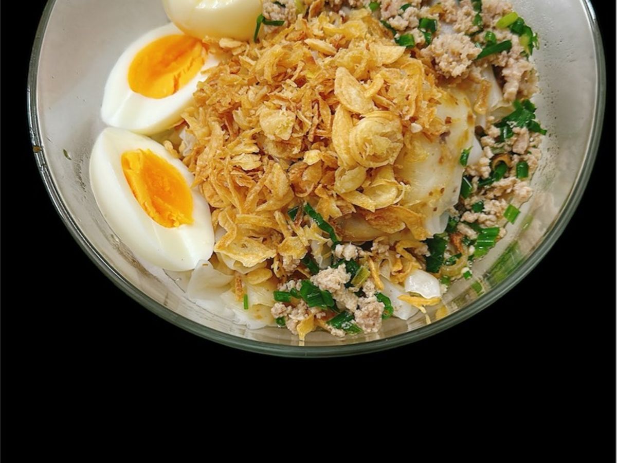 Nước mắm thịt băm chấm bánh cuốn